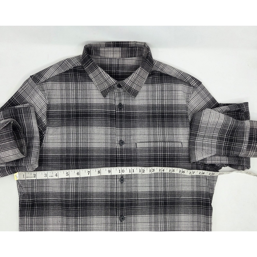 Lululemon Masons Peak Flannel Shirt Men's Medium Gray and Black Plaid Zip Pocket - Picture 5 of 6